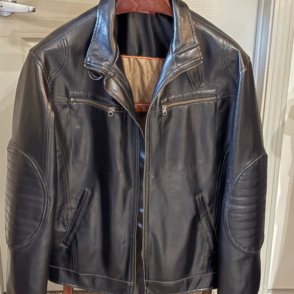 Men's Black Large Leather Vintage Motorcycle Jacket w/ reinforced elbow patches.